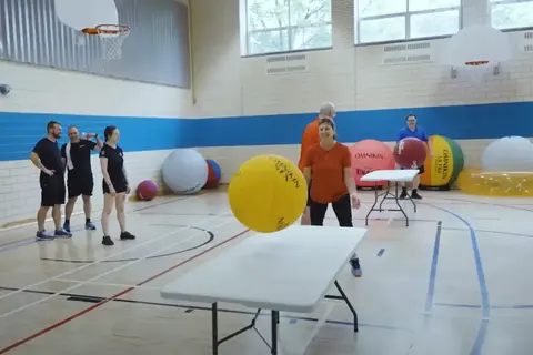 Omnikin Table Ball spel